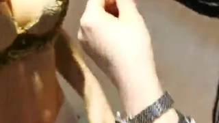 洗浴中心认识的妹子很认真的帮我舔吊