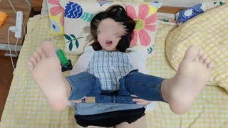 画壁电影【原榨精少女】极品嫩妹被干了几百场，当年的粉穴已经有些变黑，且看且珍惜