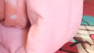 看两个绝对兴奋的宝贝互相取悦