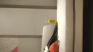 店员被毛骨悚然的警卫抓住 - Daisy Stone