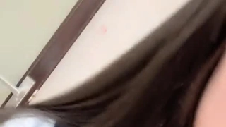 欧洲少女在热辣的按摩后接受了内射