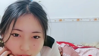 戴着眼镜看似文静 实则骚货